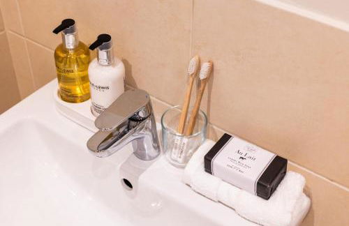 2-Bed Apartment in Redland, Bristol - Work-Ready - Foto 40