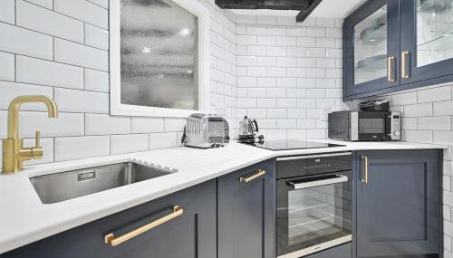 Luxury Couple's Getaway with River Views and Parking - Foto 2, stove, dishwasher, pet friendly, toaster, minibar