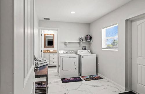 Sea Glass Dreams - Waterfront Pool Home, Mini Golf, Game Room, 110' Dock - Foto 32