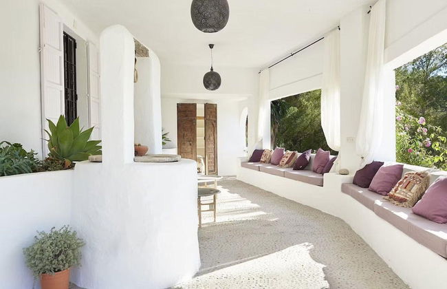 Hillside Villa With Sea-views - Photo 20