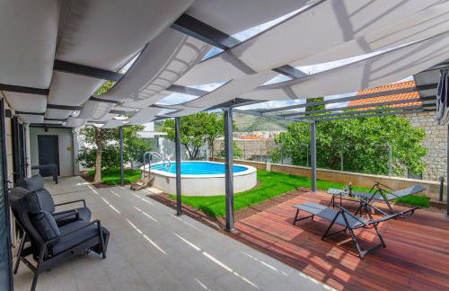 Azure Heaven Apartment w heated pool - Photo 4