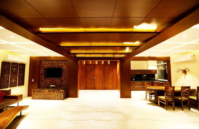 Royal Oakwood Villa by Shiloh Stay - Photo 20