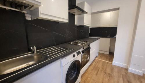 4 Bedroom House - Free Parking, Great access to London, Herts, Essex - Foto 5