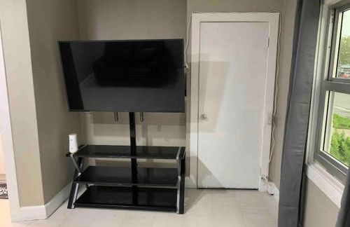 Apartment in Daytona Beach 1BR 1Bath Centrally Located - Photo 35