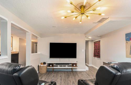 ATLAS - Whole House - 5BR 2BA - Hot Tub - Game Rooms - Theater - Fenced Backyard - Foto 4