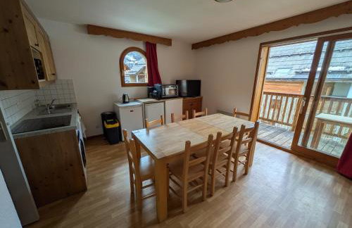 Appartement 4 pièces pour 6-8 personnes, 2 chambres, 1 cabine, 2 canapés-lit double dans le salon, au pied des pistes et piscine l'été, wifi fibre - Foto 11