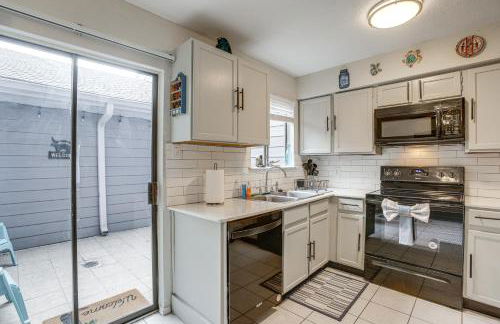 Lake-View Townhome with Pool Access in Houston Area! - Foto 8