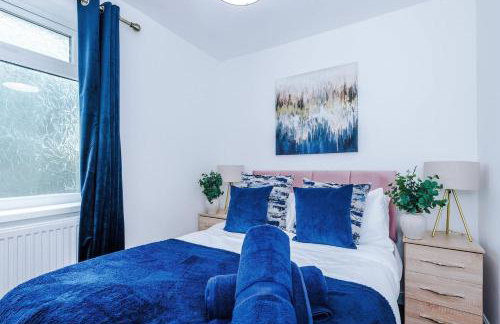 Comfy 3-BR Wirral Home | Free Parking & Wi-Fi - Foto 1