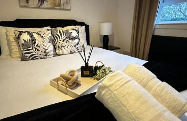 Modern 2 Bedroom Ground Floor Apartment near city centre - Photo 1