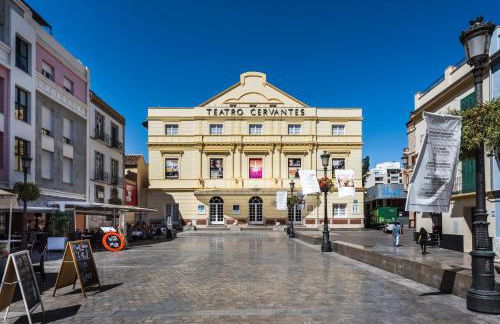 Malaga Centre Apartment with Parking - Photo 8