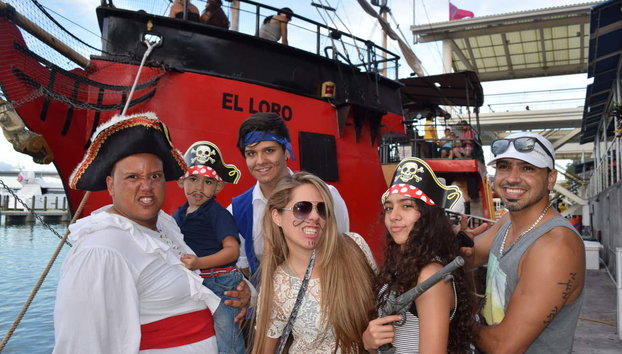 Paseo en barco pirata por las Casas de los Famosos - Foto 3, Todos listos para navegar en el barco pirata de Miami