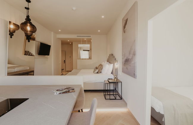 Comfy Studios Hotel - Photo 41