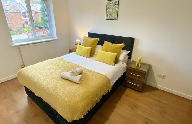 Convenient Manchester city centre 3BD with free parking - Photo 1