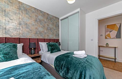 LUXURY AIRPORT SUITE, FREE Parking, FANTASTIC Location, Close To Airport, Train Station And Town Centre - Foto 8