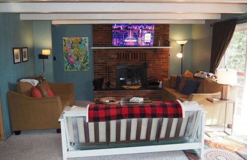 The Cub Hill Chalet - Private Lakefront with Spa! - Foto 23