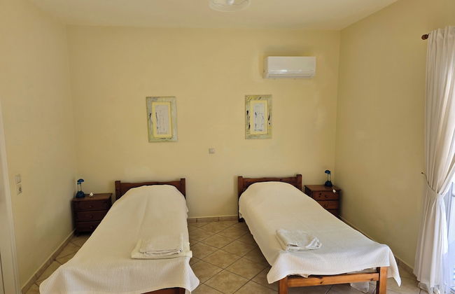 Skala - Villa - Sleeps 7 - Parking - Garden - Photo 8