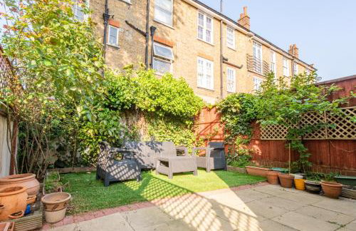 London Stratford - Spacious 2 bed flat with secured parking & private garden - Foto 12
