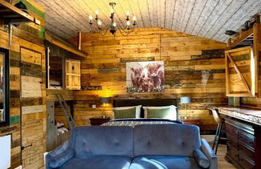 Willow Court Farm-Studio North & Petting Farm, 8 mins from Legoland & Windsor, 15 mins from Lapland UK - Photo 9