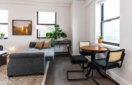 Luxury Downtown Apt with Parking, Gym, and Lap Pool - Foto 12