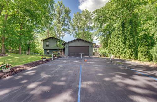 Lakefront Retreat with Views and Decks and Fire Pit - Foto 36
