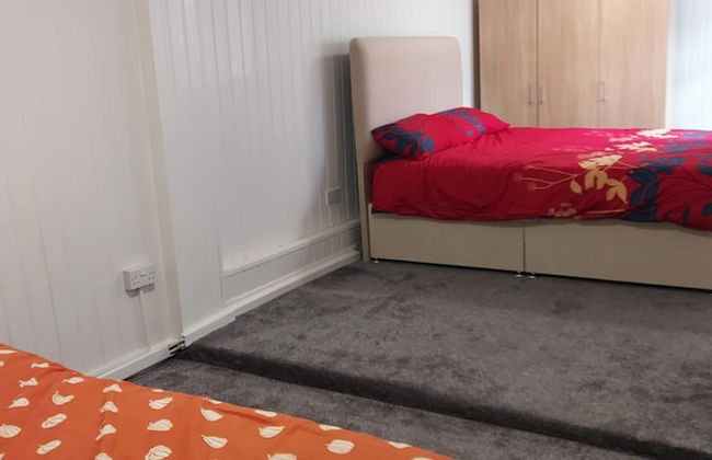 Lovely 3-bed Apartment in Parkgate Rotherham - Photo 6