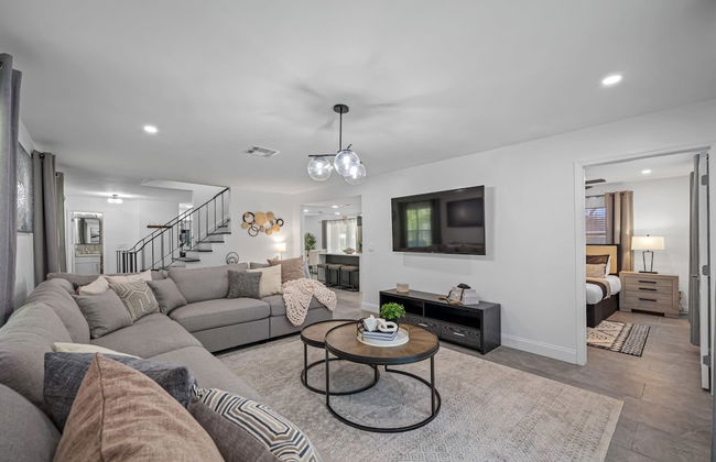 Luxury Retreat: Pool, Games, Basketball & More! - Foto 2