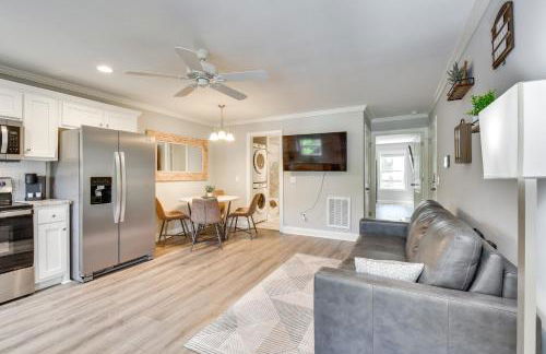 Walk to Main St and River Downtown Helen Condo - Foto 6