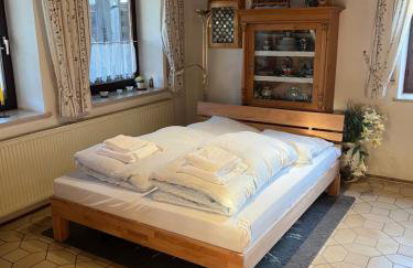 Ferienhaus Natternberg Spacious apartment large living room 4 bedrooms garden quiet near Deggendorf - Foto 3