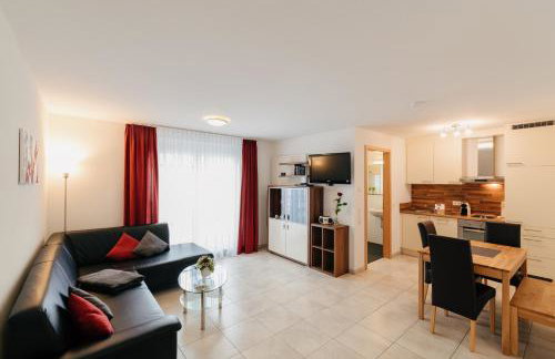 7SCHWABEN - 7 vollausgestattete Wohnungen unter einem Dach mitten in Bad Urach - Küche - Bad - WLAN - Waschmaschine - kostenloses Parken - E-Bike-Garage mit Ladestation - Altstadt, Bus, Bahn, E-Ladestation unter 5 Min - barrierefrei - rollstuhlgerecht - Foto 24