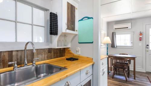 Historic Water's Edge Cottage 10 - Foto 4