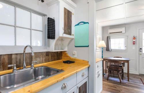 Historic Water's Edge Cottage 10 - Foto 4