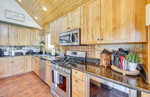 Lakefront Divide Cabin with Game Room! - Foto 12