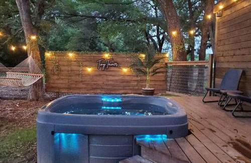 The Tiny 'Tainer - Tiny Container Home w. Hot Tub! - Foto 1