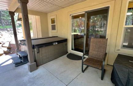 Grandmas Hideaway - walk to downtown, private hot tub, pet friendly with patio - Foto 30