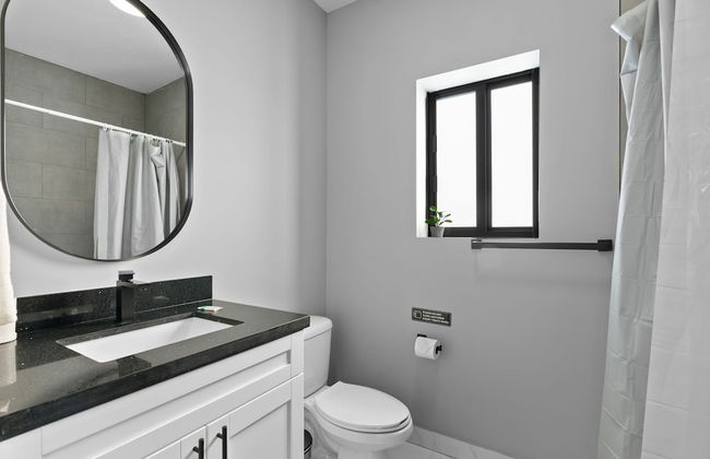 Charming Studio 5 Minutes From Wynwood - Photo 39