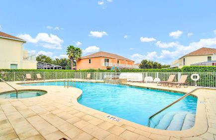 Trendy Thematic 3BR Townhouse with Private Pool - Foto 42