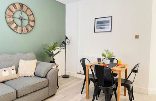 Comfy 4 Bed Home - Port Talbot - Perfect for Contractors & Families - Foto 23