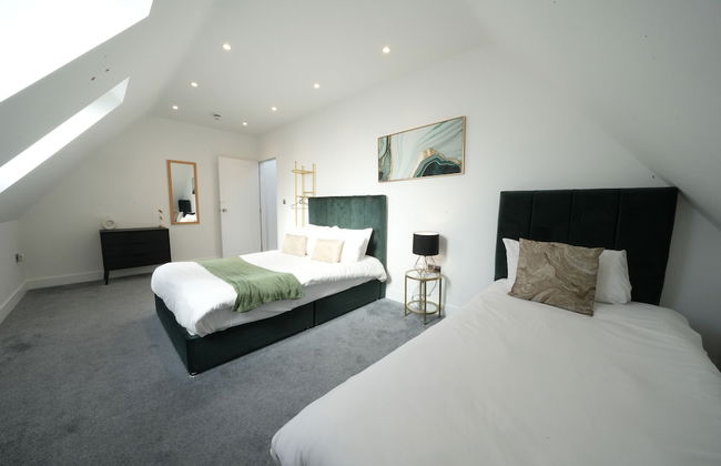 Heathrow Charge and Go - Photo 2