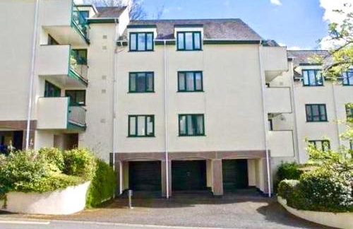 High Rise Apartment - Photo 3