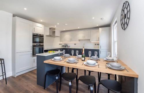 The Old Hotel - Photo 13