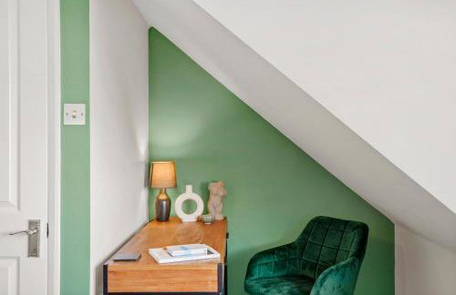 Grab a Deal Today! Massive Home For Contractors & Parking for 4 - Foto 25