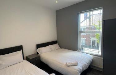 City West Apartments 3 bedroom large & modern Apartment - Photo 9