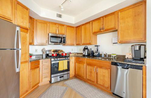 Downtown Silver Spring 2BR Skyline Balcony Suite Walkable to DC Metro LuxePad - Foto 4