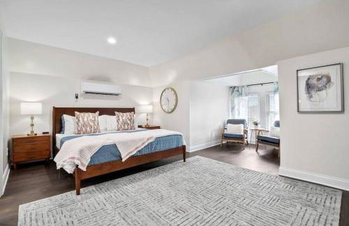 Luxury Living: Grand 7BR/5BA near Everything - Photo 22