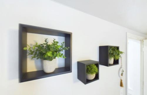 Main St New with AC Monthly stays Charming Cottage KING BED - Foto 23