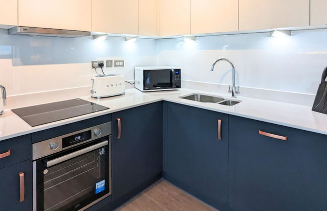 Southampton Waterside by Charles Hope - Photo 6