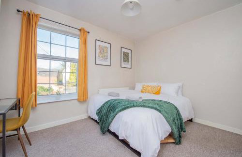 Central Townhouse Wolverhampton - Sleeps 8 - Ideal for Contractors & Families - Foto 15