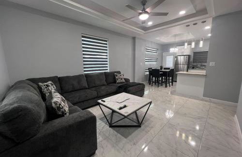 2BR Luxe Home Near Downtown Pharr - Foto 3