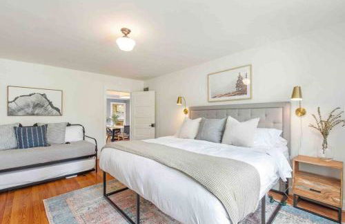 Spacious Retreat with guest house, game room, parking in N Tacoma - Foto 18