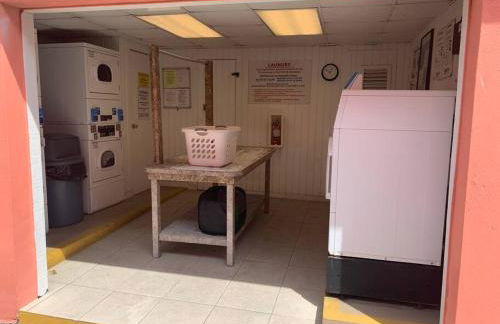 Gorgeous Beach view balcony with heated pool - Foto 17